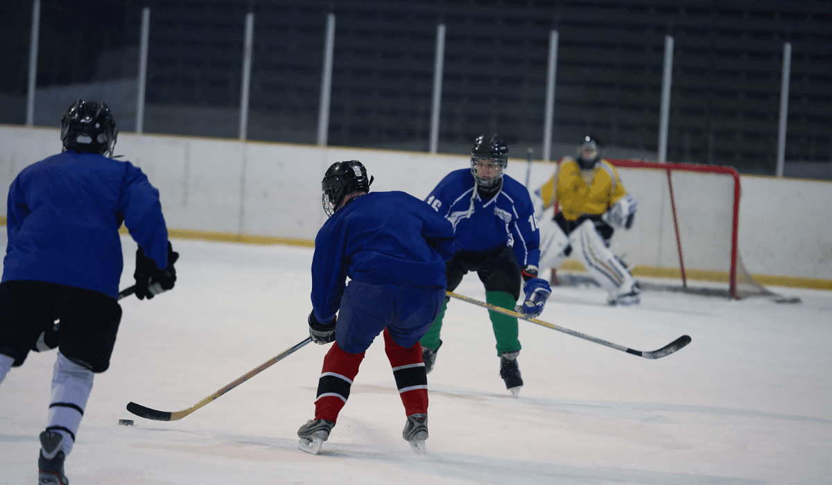 2 teen ice hockey player making a pass